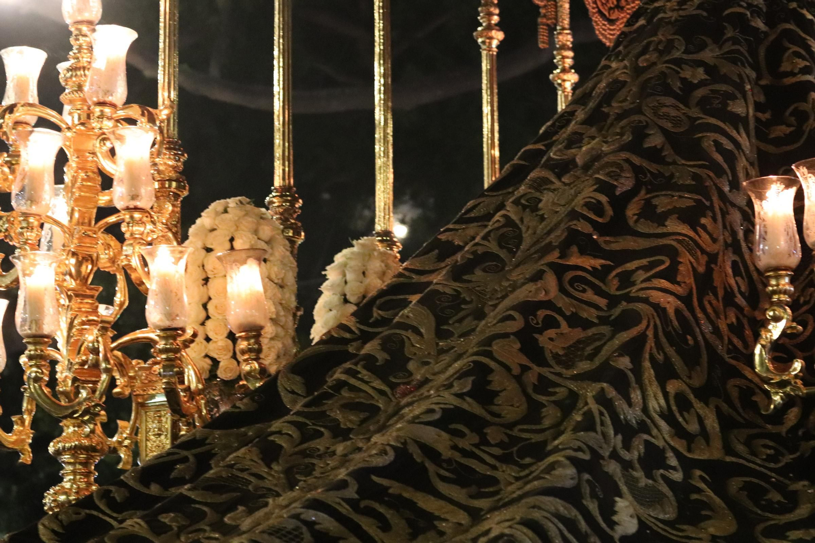 Amor y Caridad en el Viernes Santo de Málaga, en imágenes