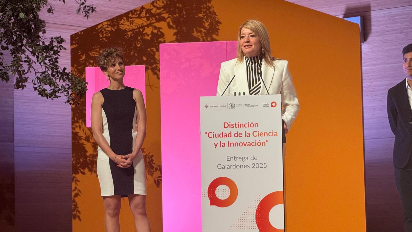 La alcaldesa de Huelva durante su intervención.