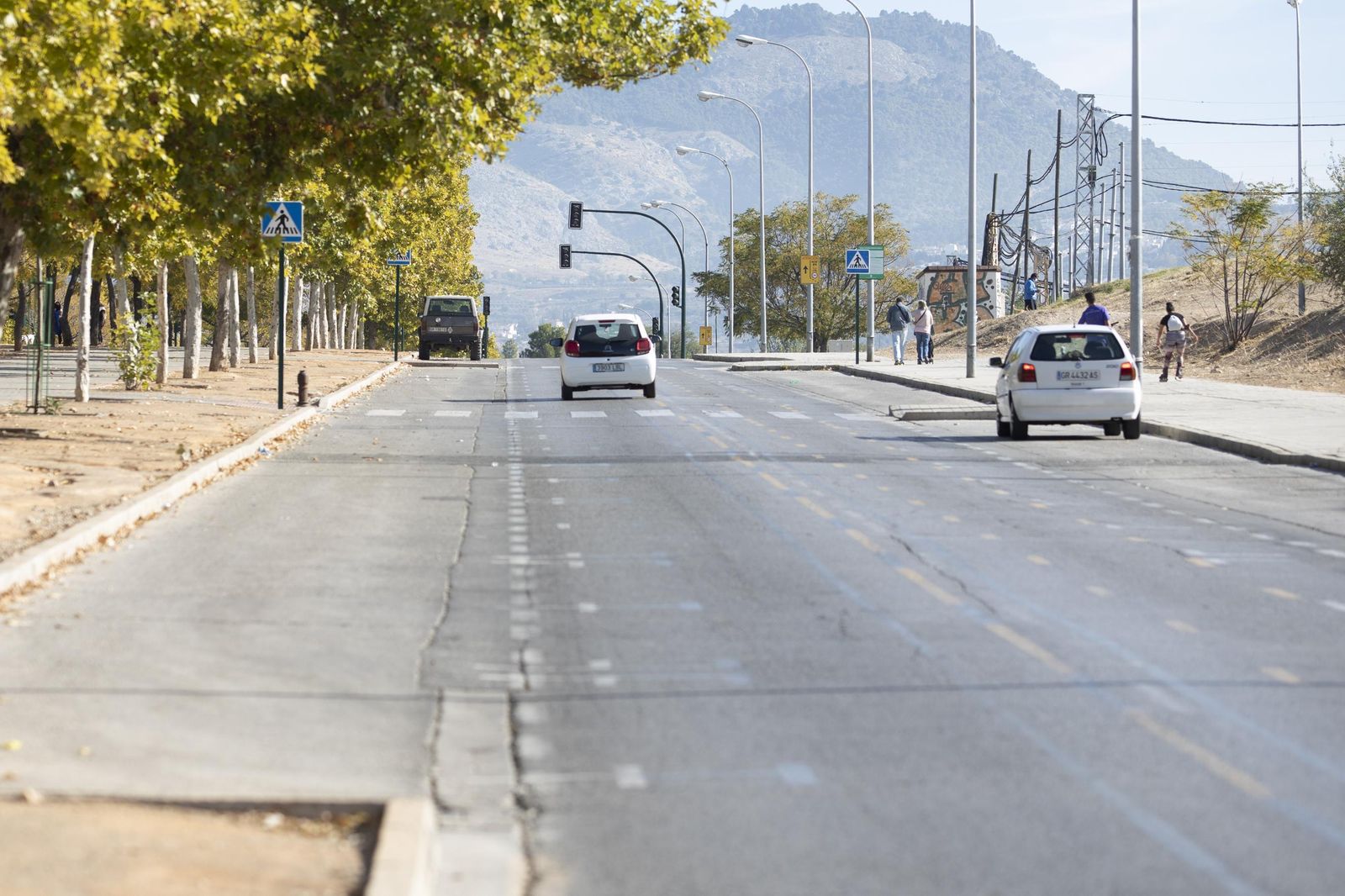 Fotos de cafeterías, parques y la 'Marcha Verde' vacía en el domingo de Granada