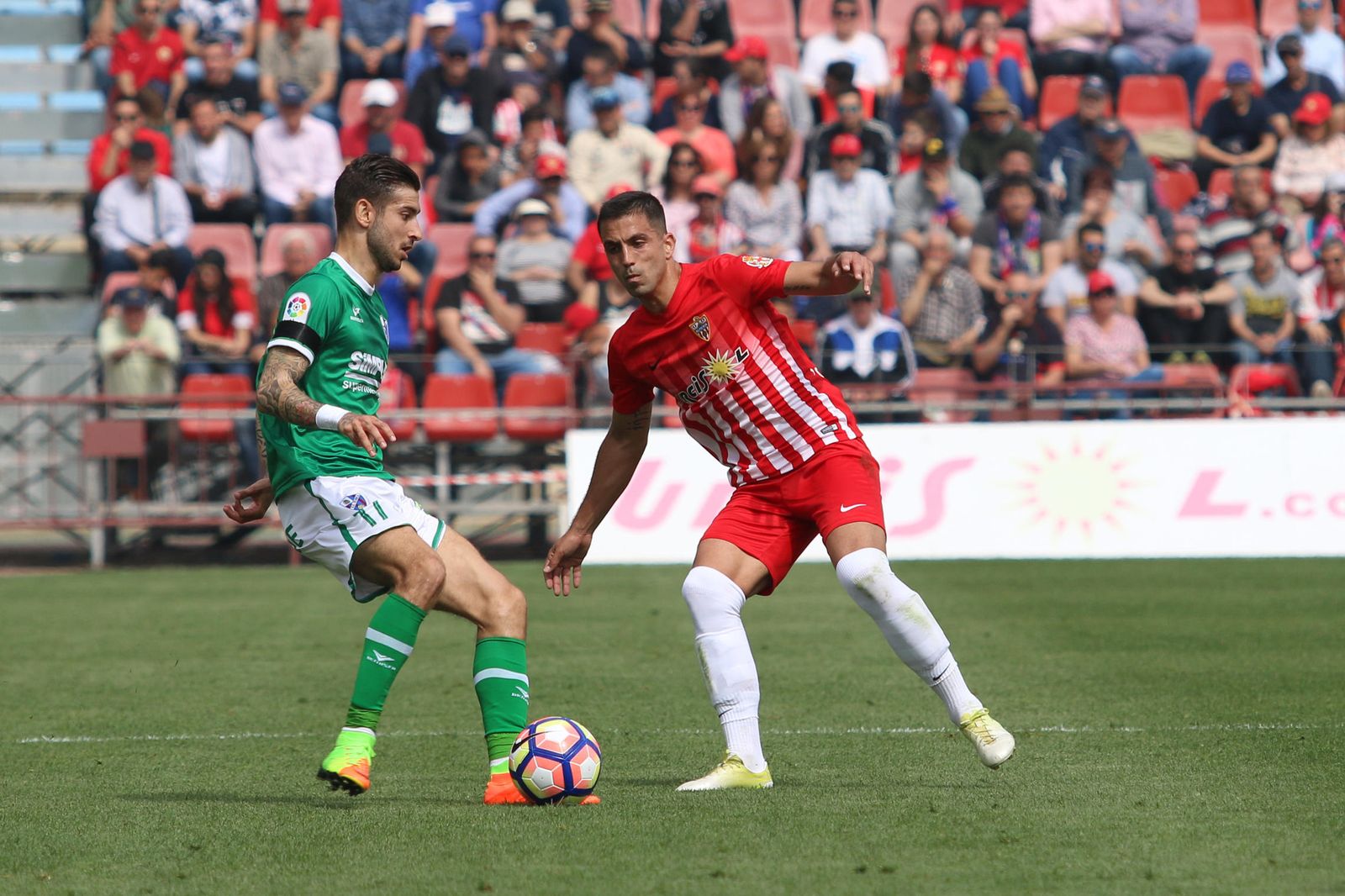 El de Pedrera, en una de las acciones del encuentro con el gaditano de la SD Huesca.