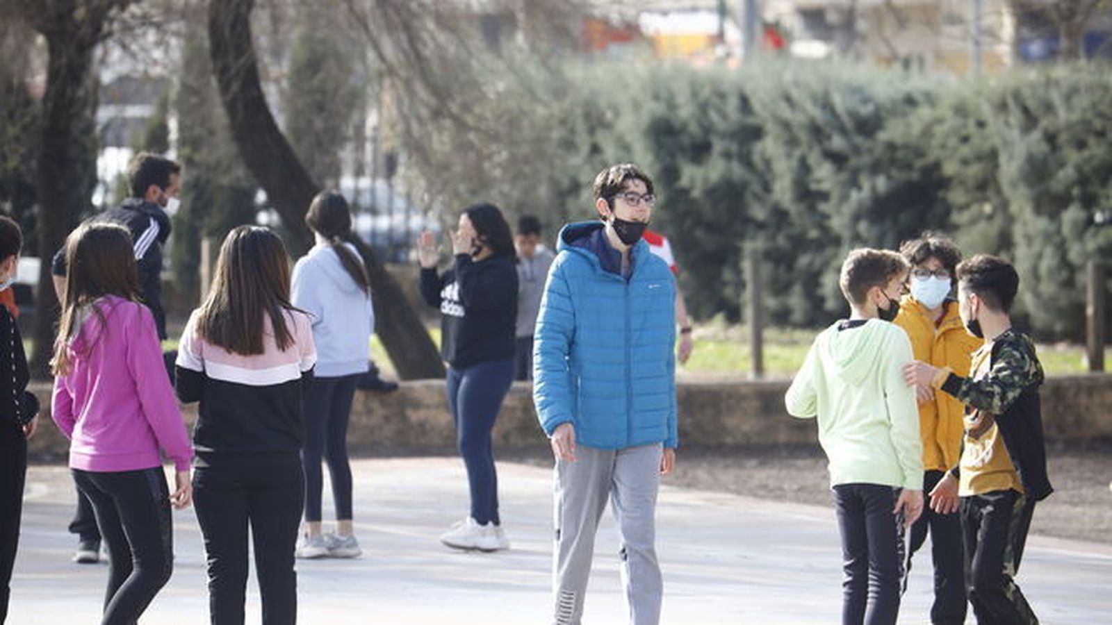 Alumnos del instituto Trasierra en el recreo