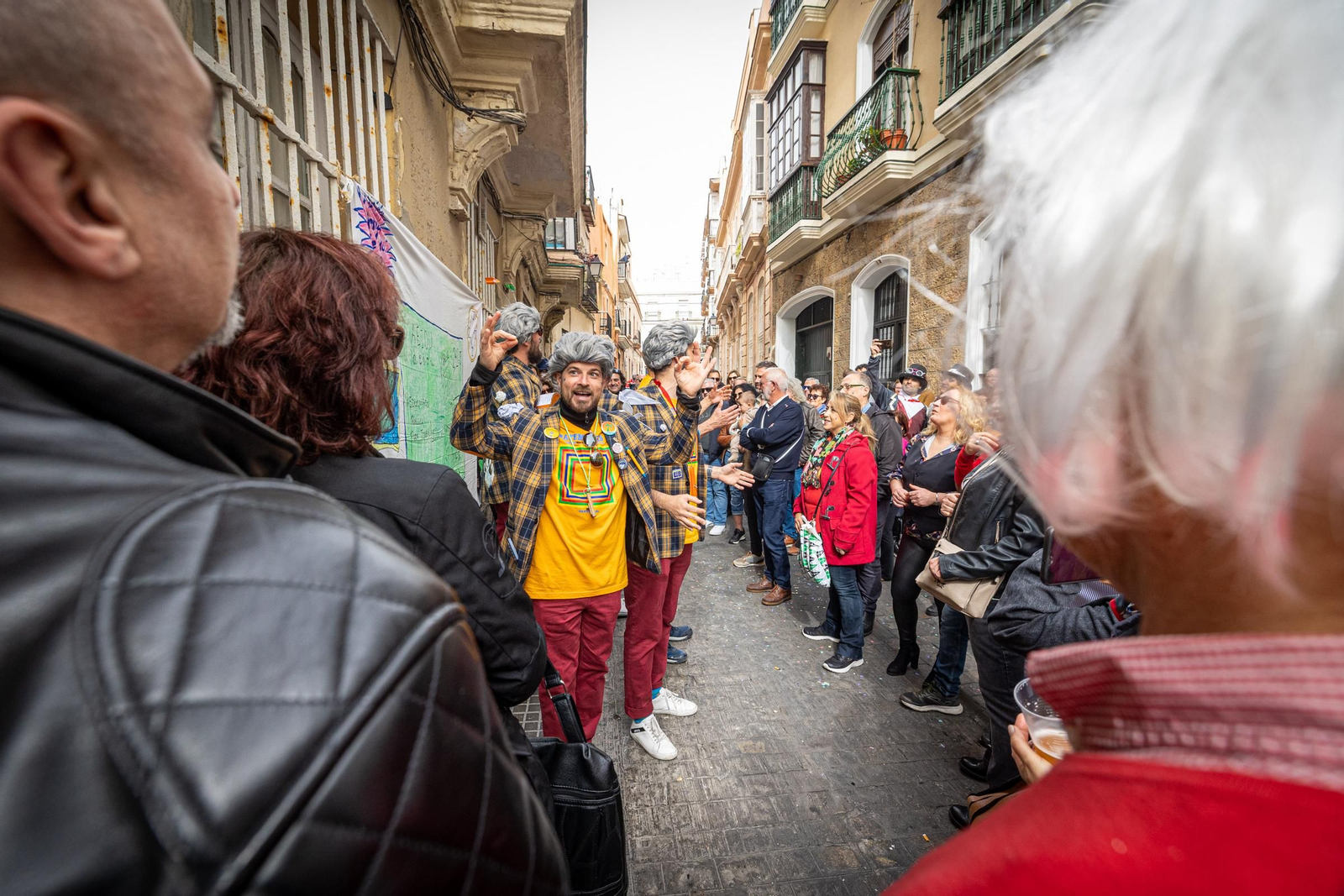Imágenes del lunes de coros e ilegales del Carnaval de Cádiz 2023