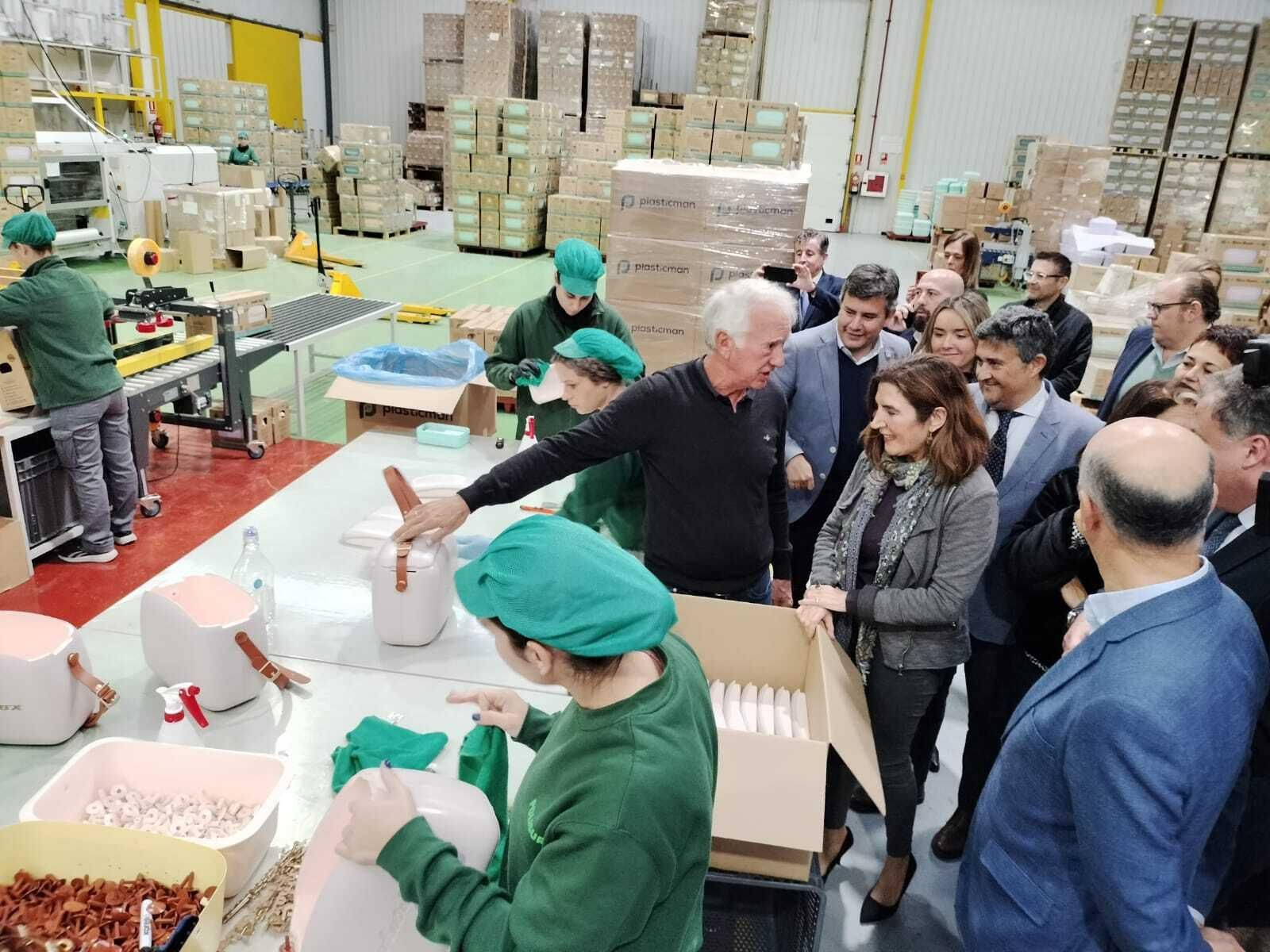 La consejera Rocío Blanco durante su visita a Polisur.