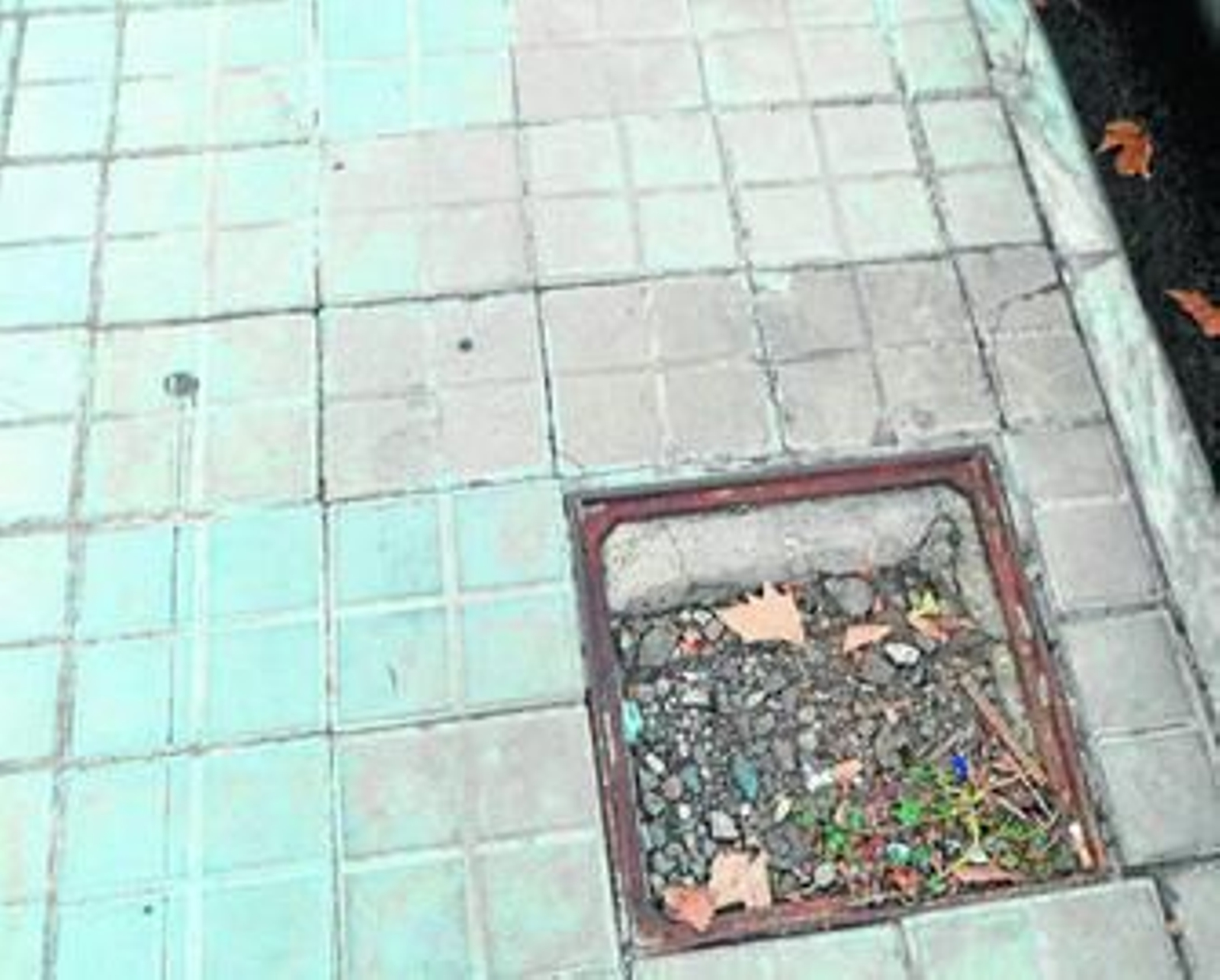 Cuidado al pisar por la calle Cureñeros