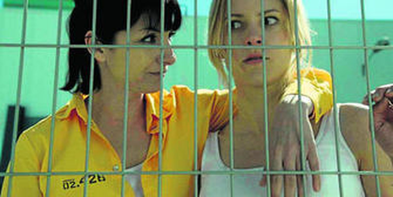 Najwa Nimri, Zulema, y la malagueña Maggie Civantos, Macarena, las dos reclusas protagonistas de 'Vis a Vis'.