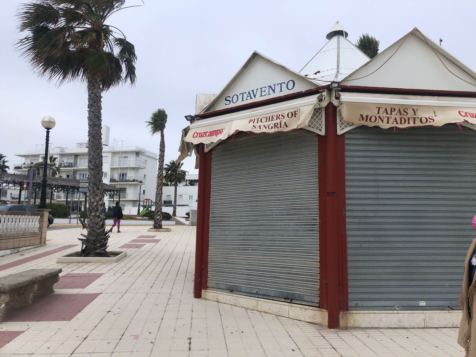 El kiosco-chiringuito Sotavento, uno de los establecimientos municipales a los que se refiere el acuerdo plenario.