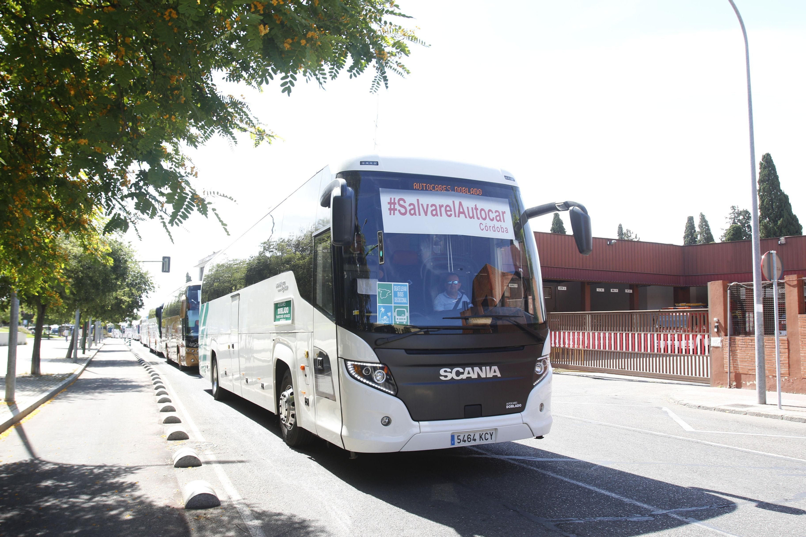 Las fotos de la concentración de los autocares de línea para reclamar ayudas al sector ante la crisis
