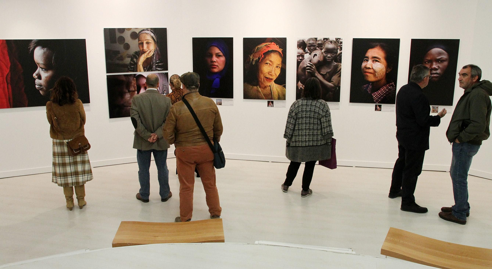 Latitudes. Exposición de Francisco Magallón "Mujer: Todos Somos Una", en imágenes