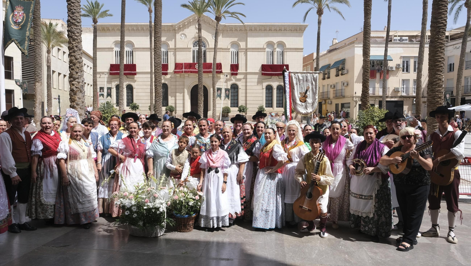 Ofrenda floral a la Virgen del Mar en la Feria de Almería 2024, en imágenes