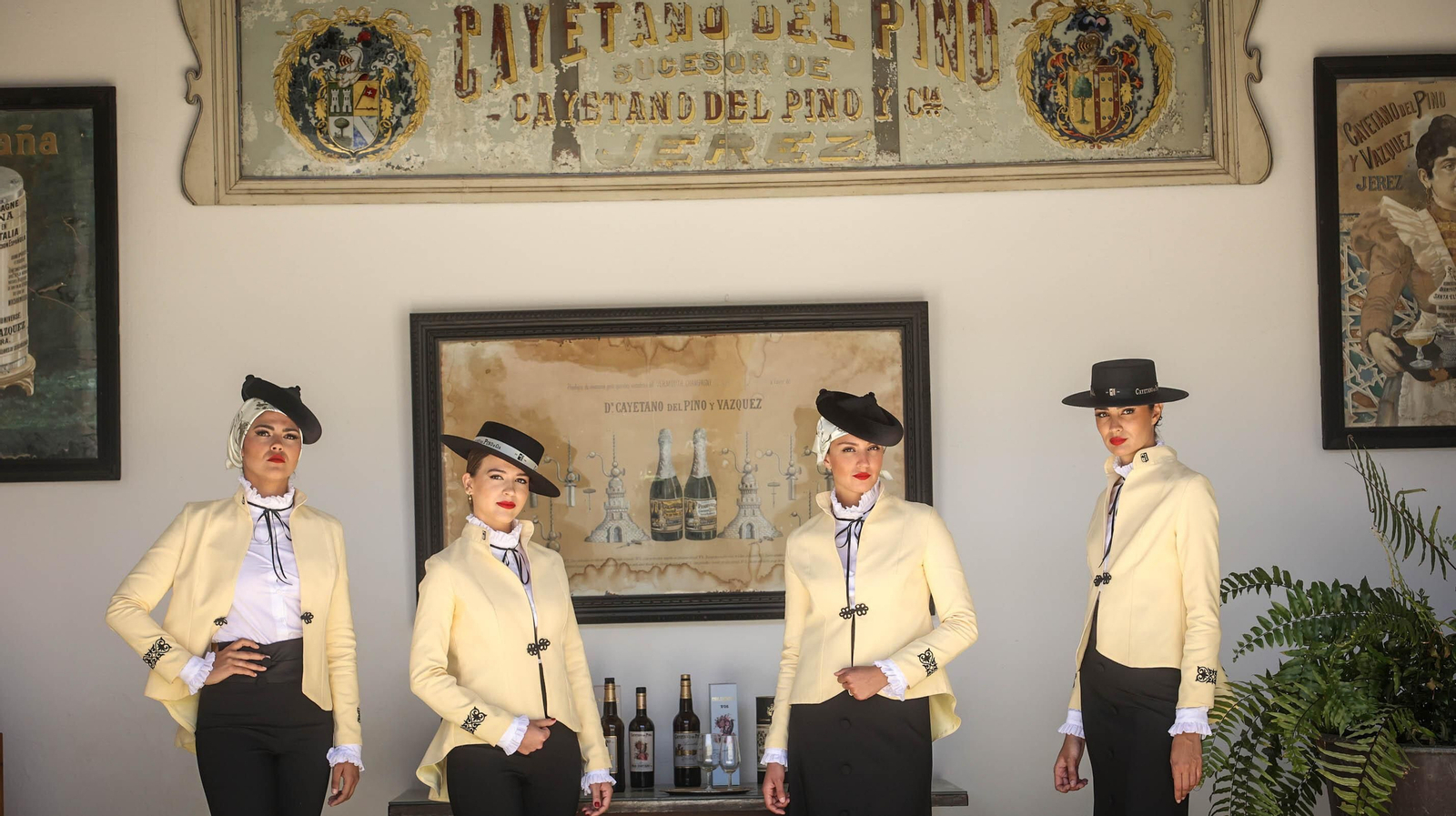 Cayetano del Pino presenta sus nuevos y elegantes uniformes