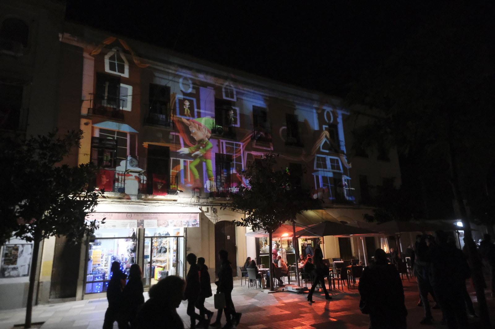 El vídeo 'mapping' de la Navidad en Córdoba ya luce en Capitulares, en imágenes