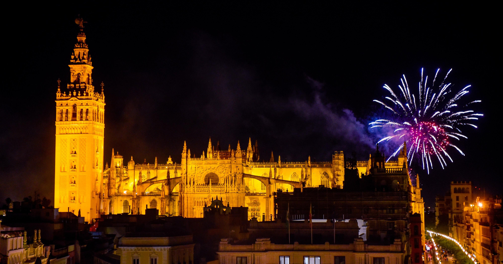 Las imágenes de los fuegos artificiales de la Feria de Sevilla 2024