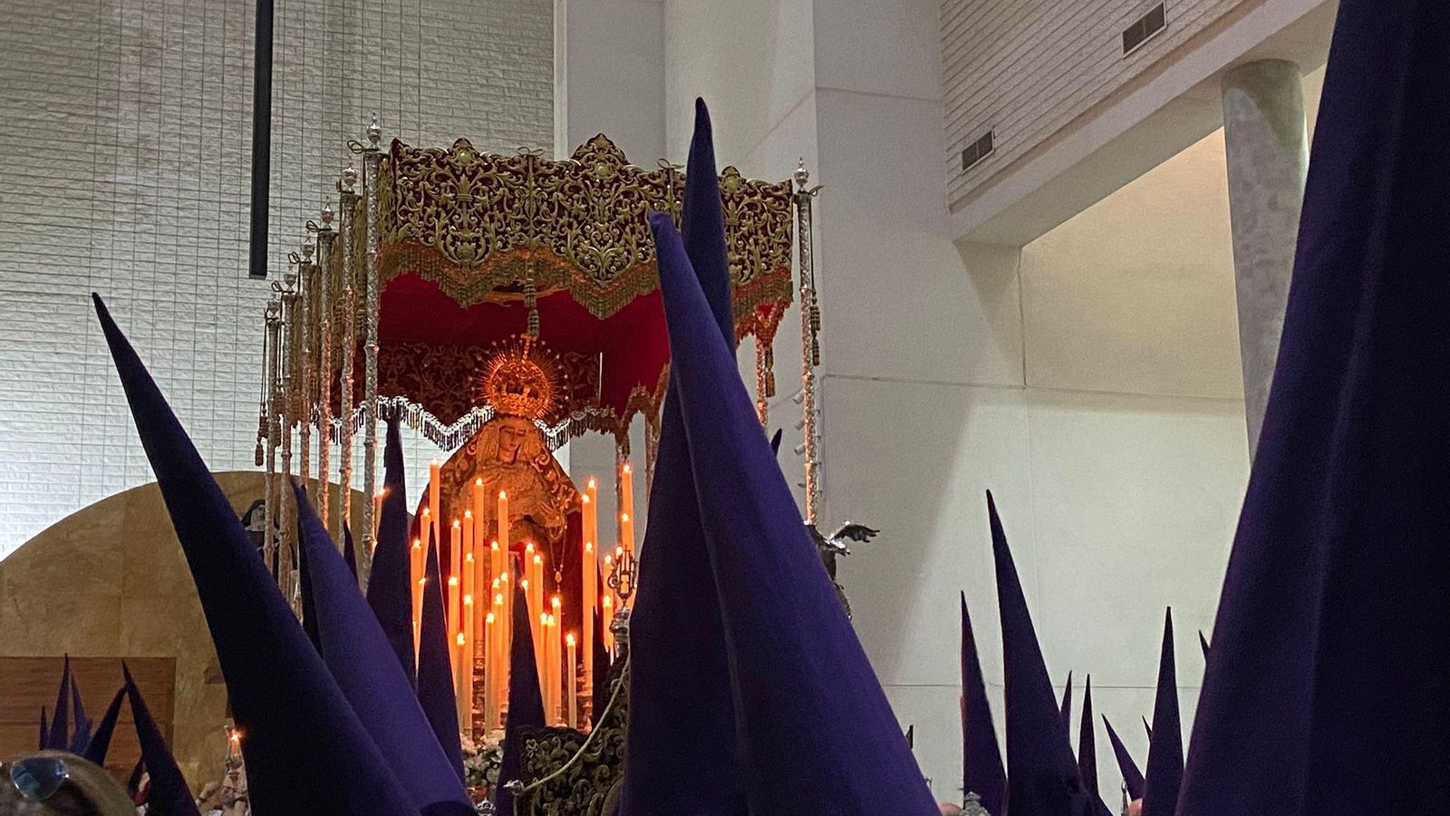 Imágenes de la estación de penitencia de la Hermandad de Pasión de Almería