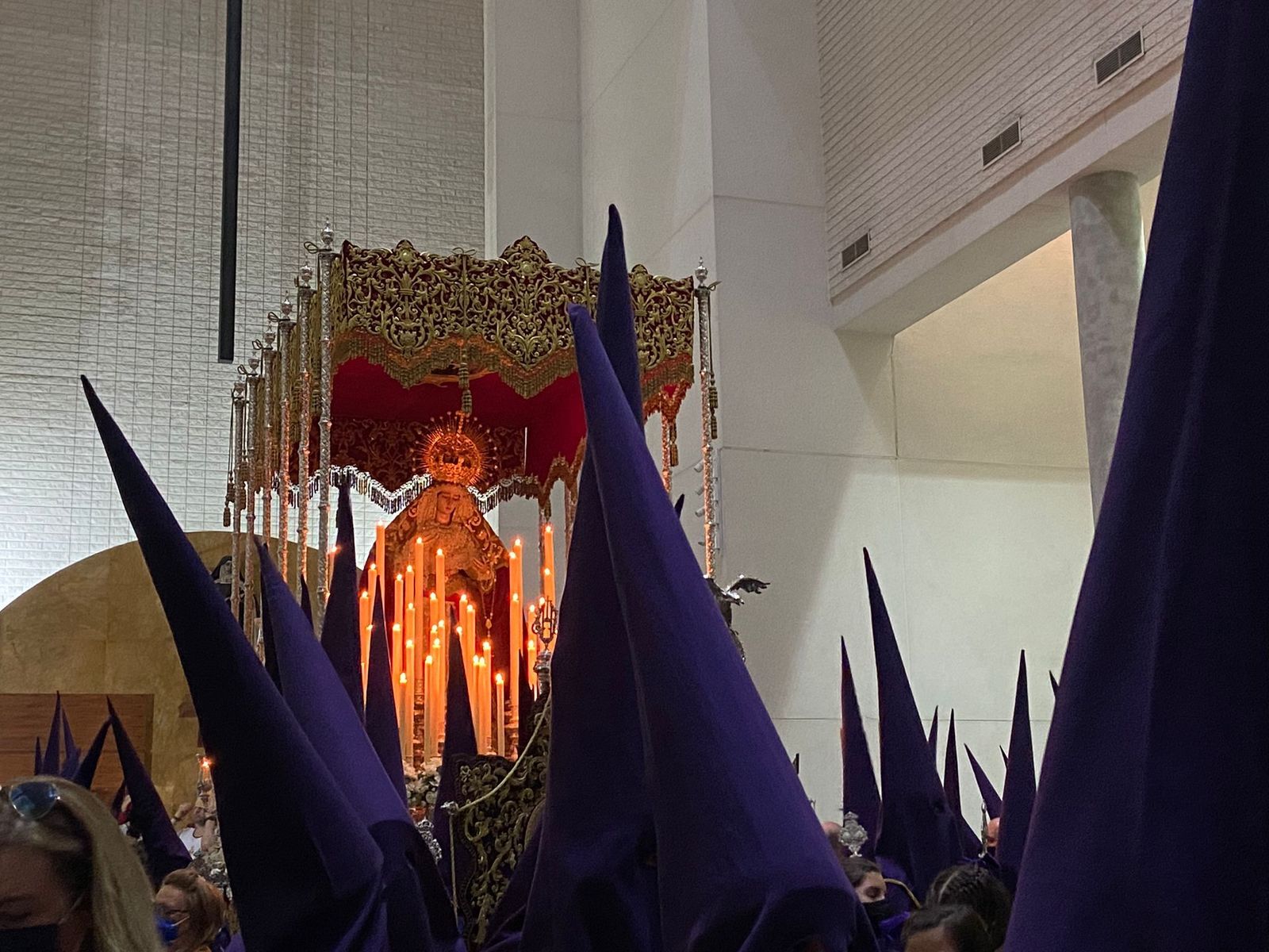 Imágenes de la estación de penitencia de la Hermandad de Pasión de Almería
