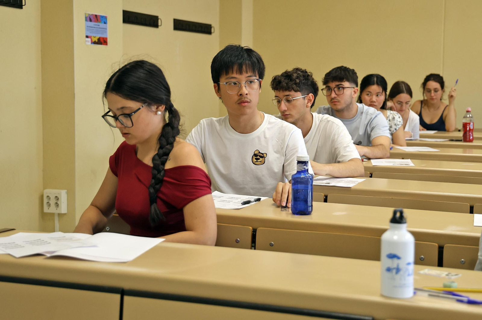 Imágenes del inicio de la Prueba de Acceso a la Universidad (PAU) en Huelva