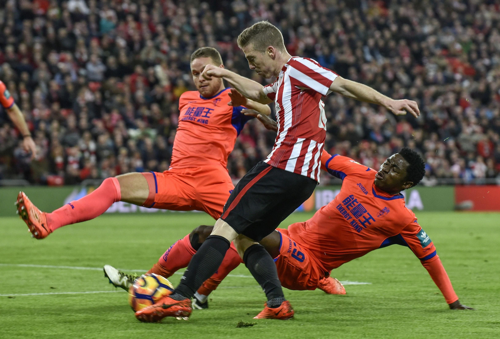 Martin Hongla en las filas del Granada en el año 2017