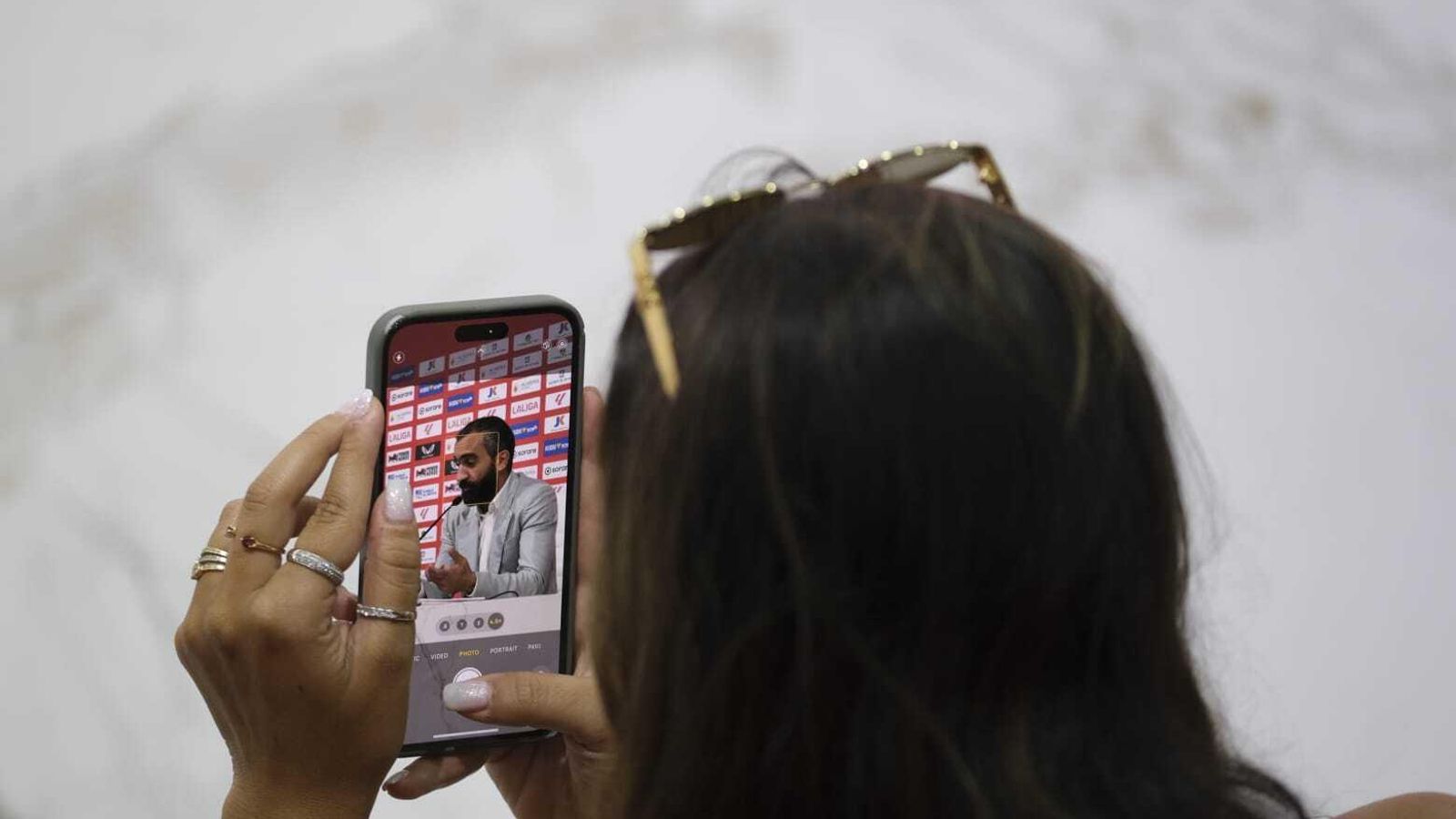 El Assy se prestó a responder todas las preguntas de los medios de comunicación