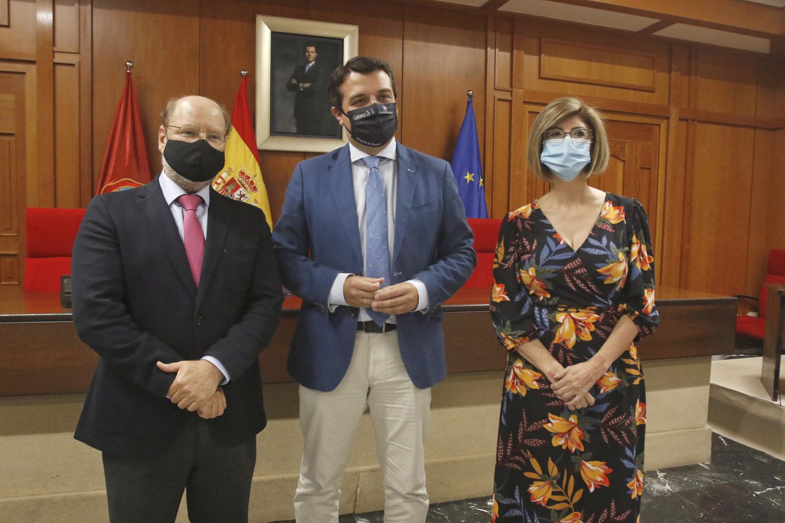 Luis Galán, José María Bellido y Dolores Baena, durante el acto de constitución.