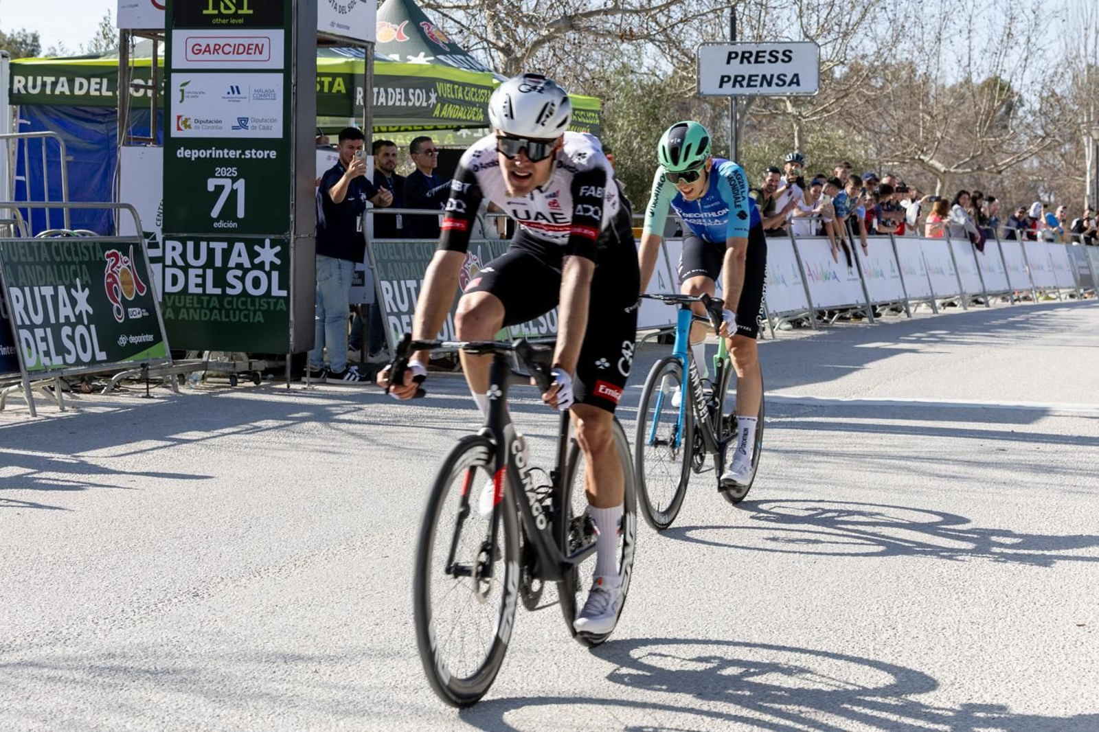 En imágenes: Torredelcampo disfruta de la meta de la Vuelta de Andalucía