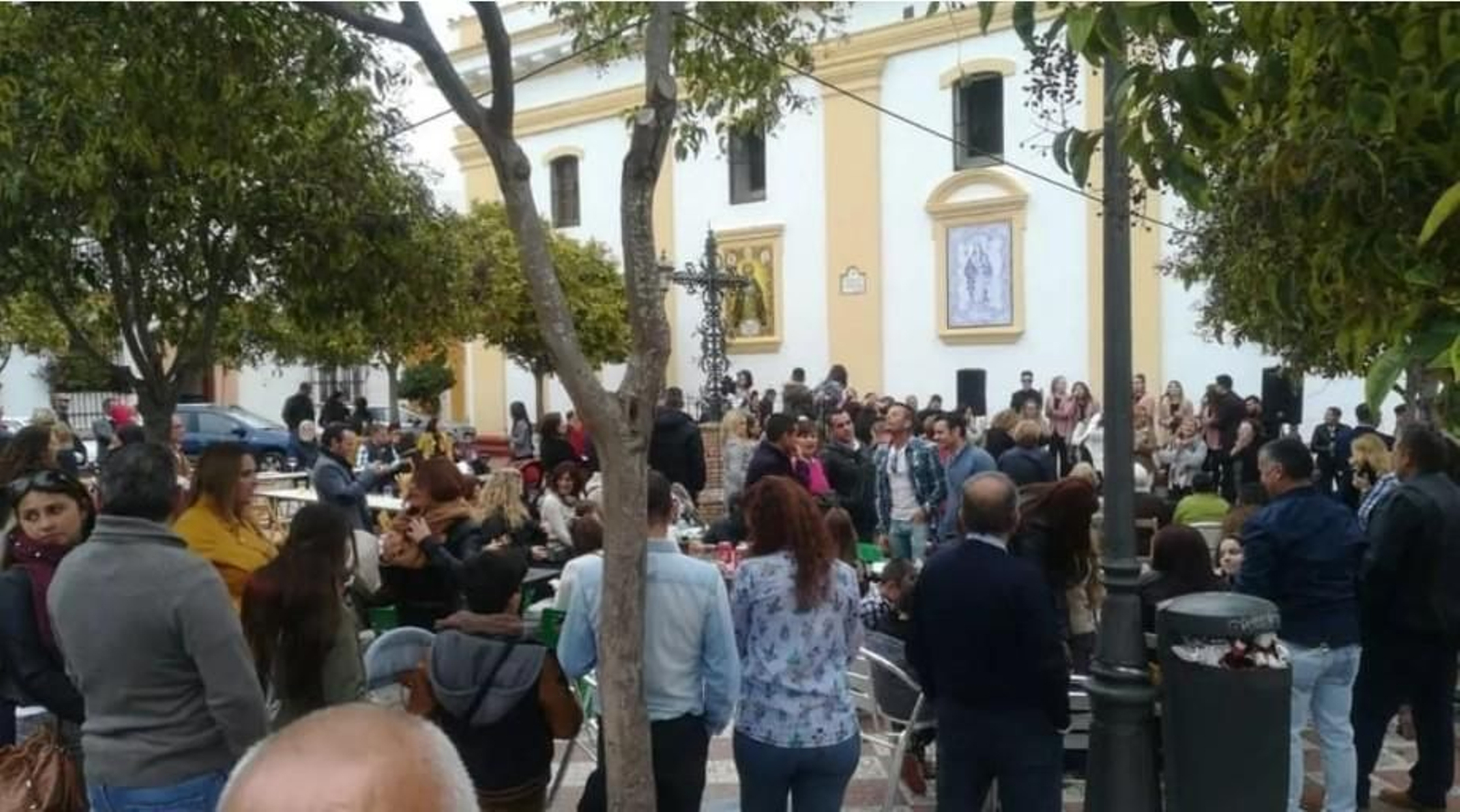 La plaza de la Pastora durante la celebración de una zambomba de la hermandad de la Misericordia, en una imagen de archivo, en San Fernando