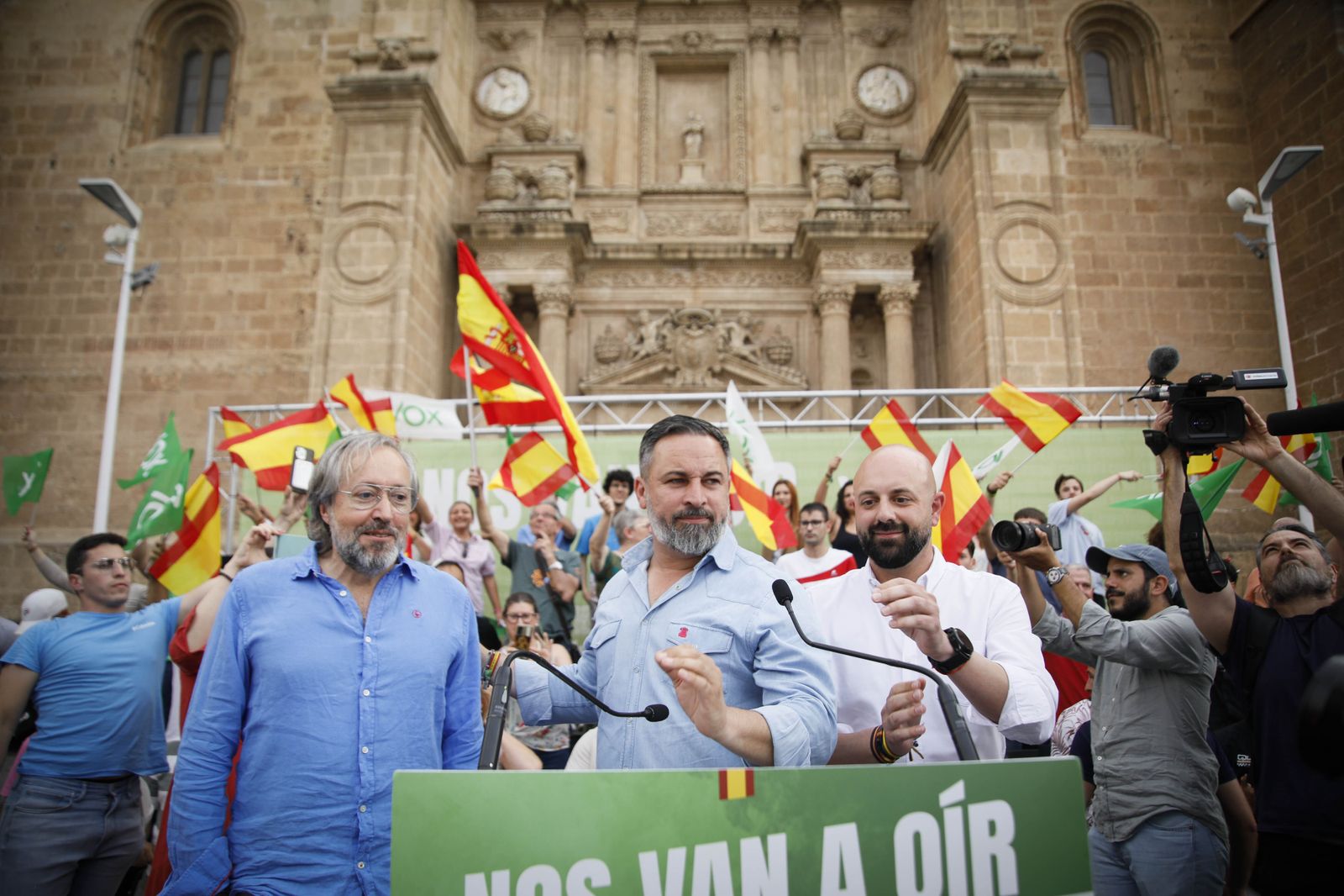 Imágenes de campaña para las elecciones europeas de VOX