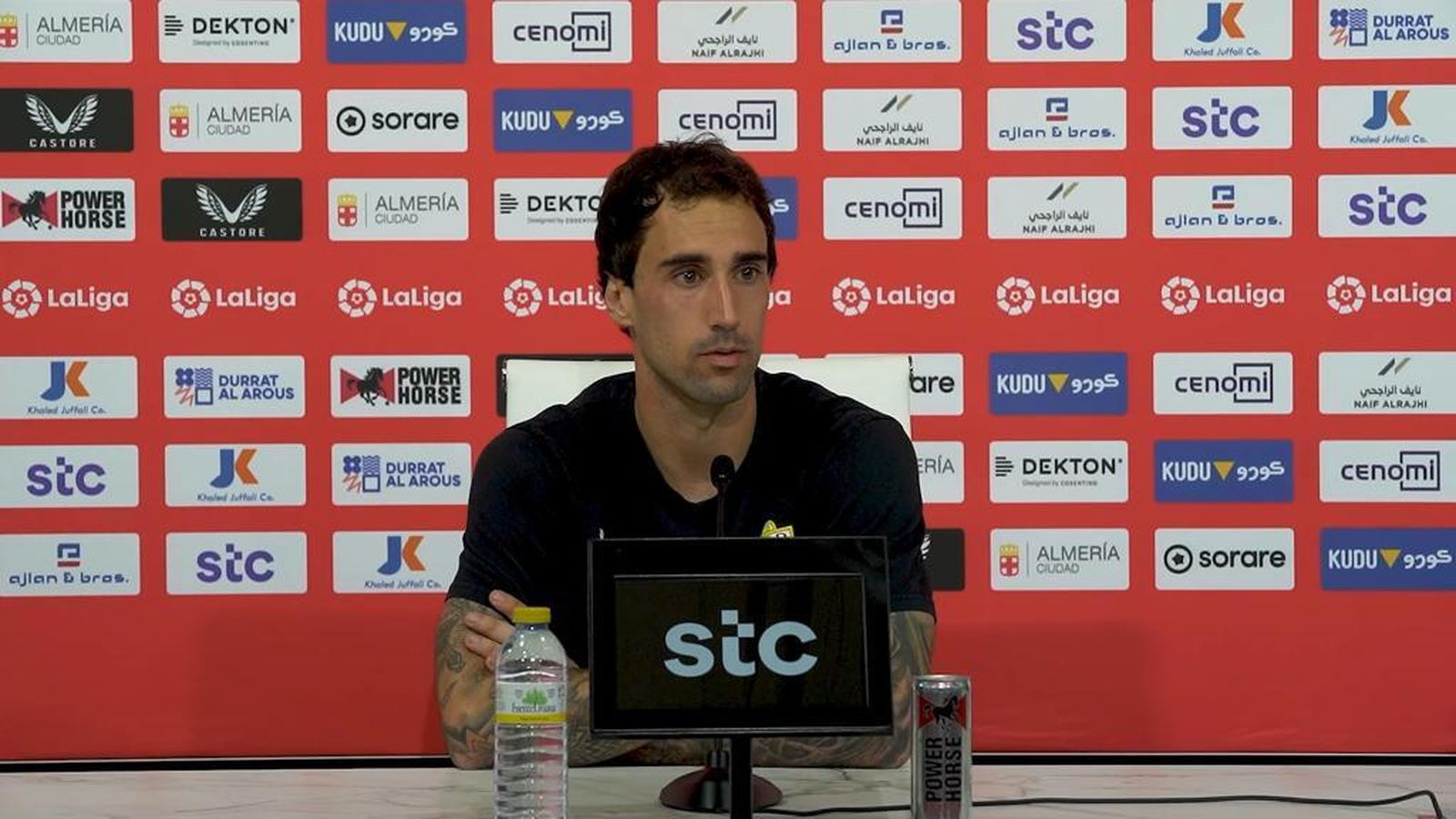 Eguaras, que hoy cumple 31 años, durante la rueda de prensa