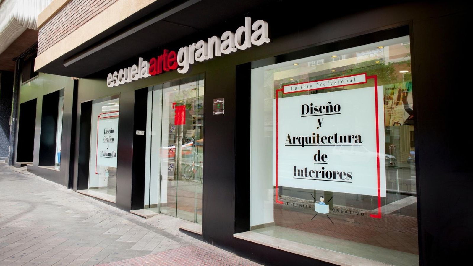 Fachada de la Escuela Arte Granada ubicada en Avenida de Doctor Olóriz.