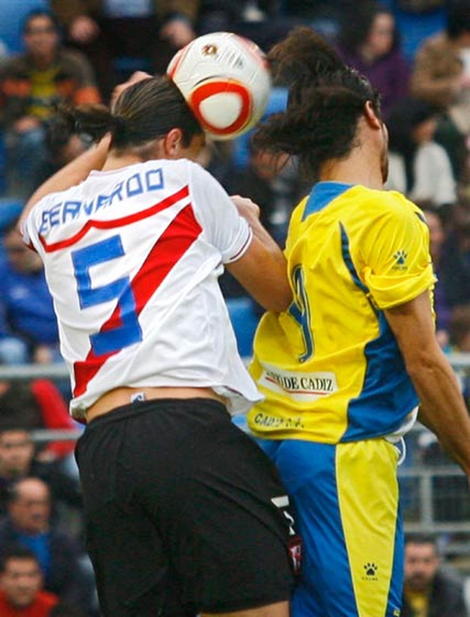 El Cádiz de Jose González,que suma la cuarta victoria consecutiva, somete al filial sevillista en un partido trabado gracias a los goles de Pachón y Enrique

Foto: Jesus Marin