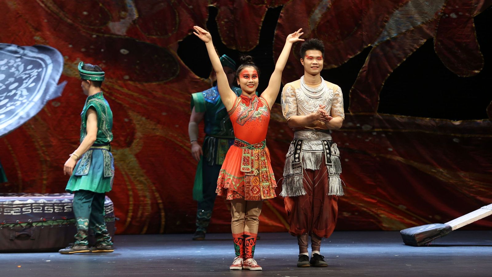 Imágenes del 'Gran Circo Acrobático de China' en el Teatro Villamarta