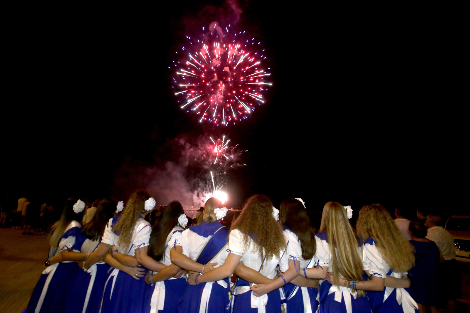 Fuegos artificiales para cerrar la Feria del Carmen y de la Sal en San Fernando