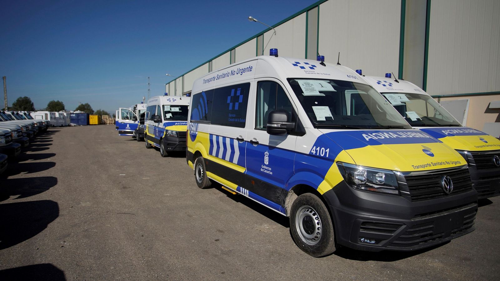 Ambulancias adaptadas por la empresa.