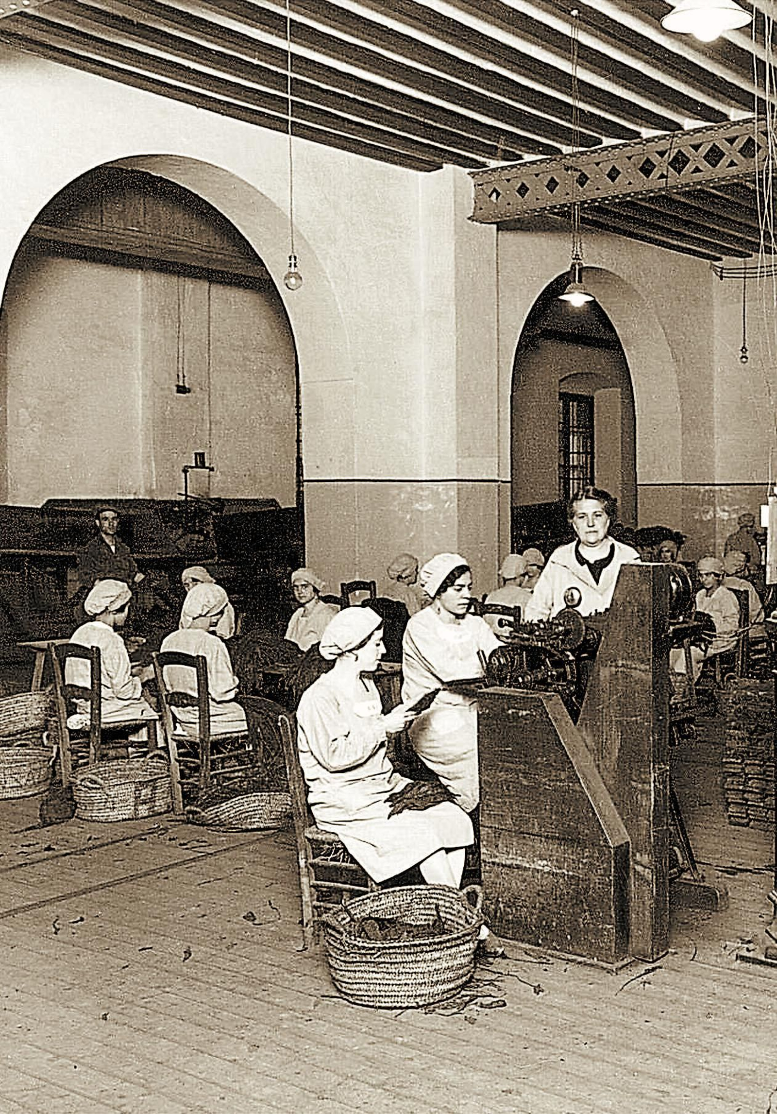 Imágenes inéditas de la vieja fábrica de tabacos de Cádiz