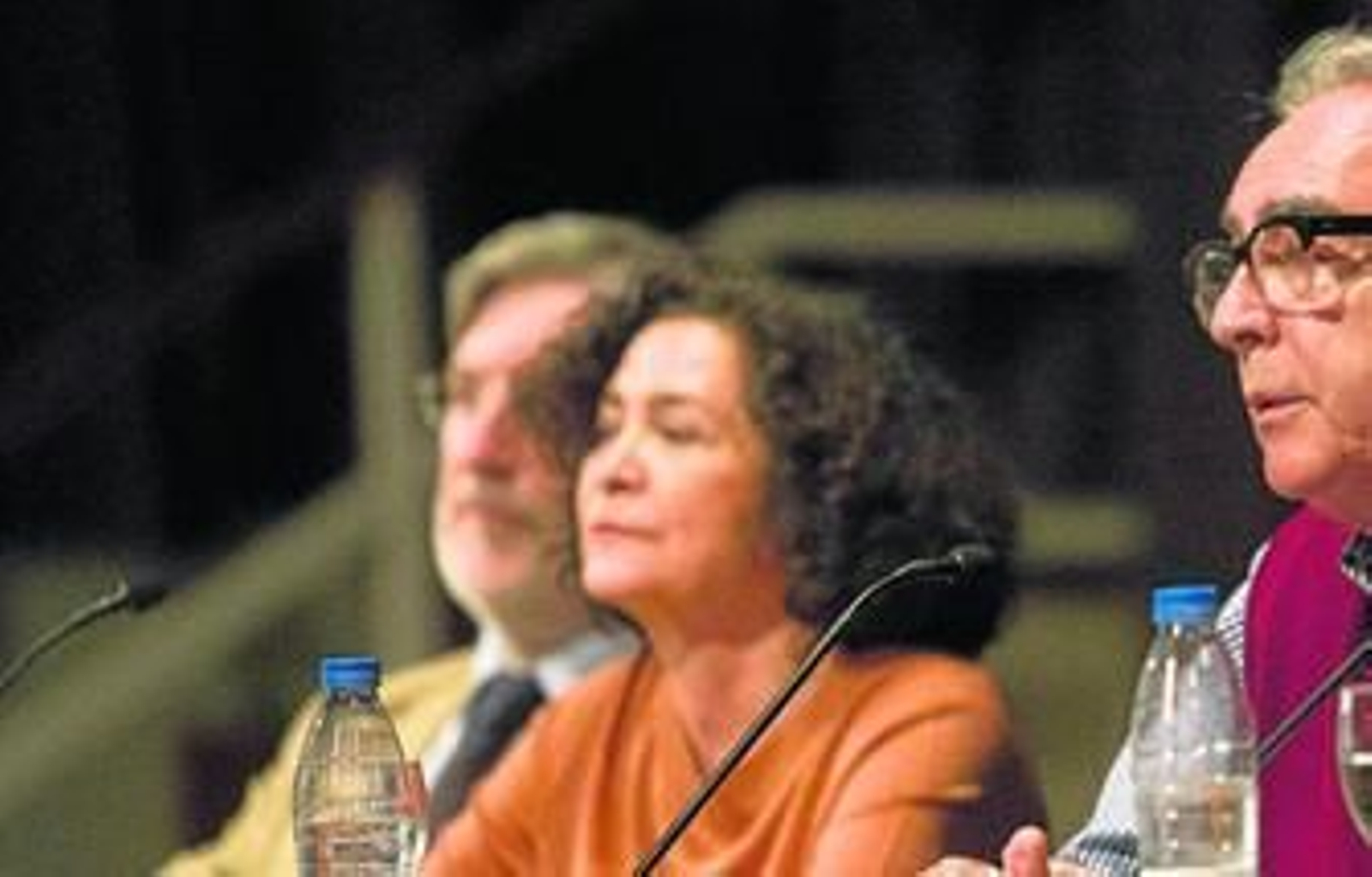 Juan José Millás, con la rectora Pilar Aranda y José Antonio Pérez Tapia, decano de Filosofía y Letras.