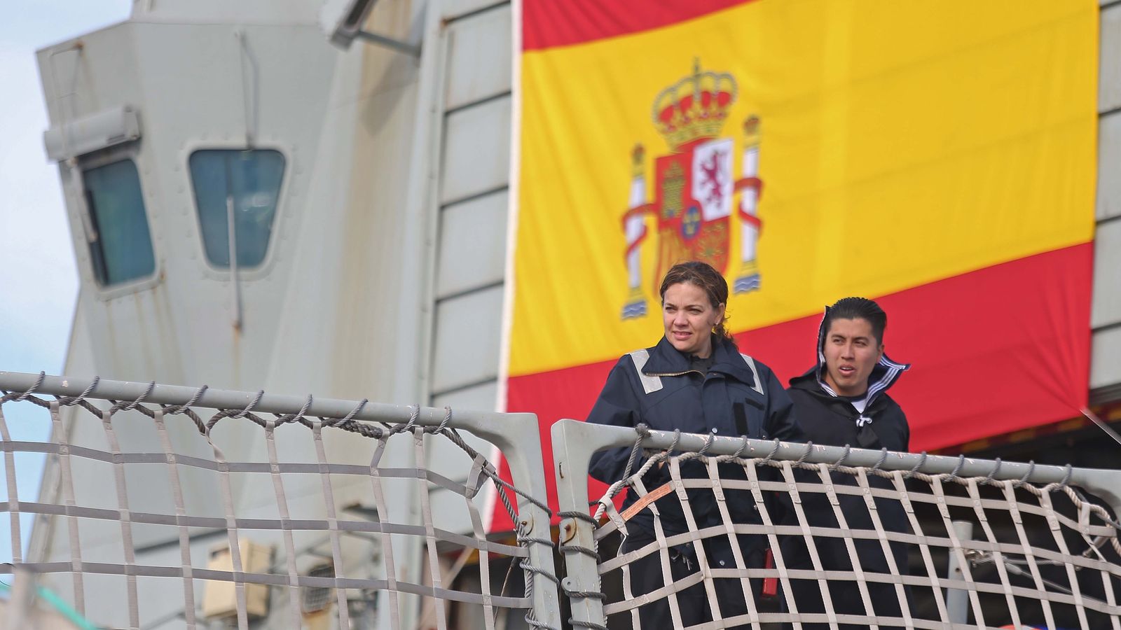 Dos tripulantes del 'BAM Relámpago', este jueves.