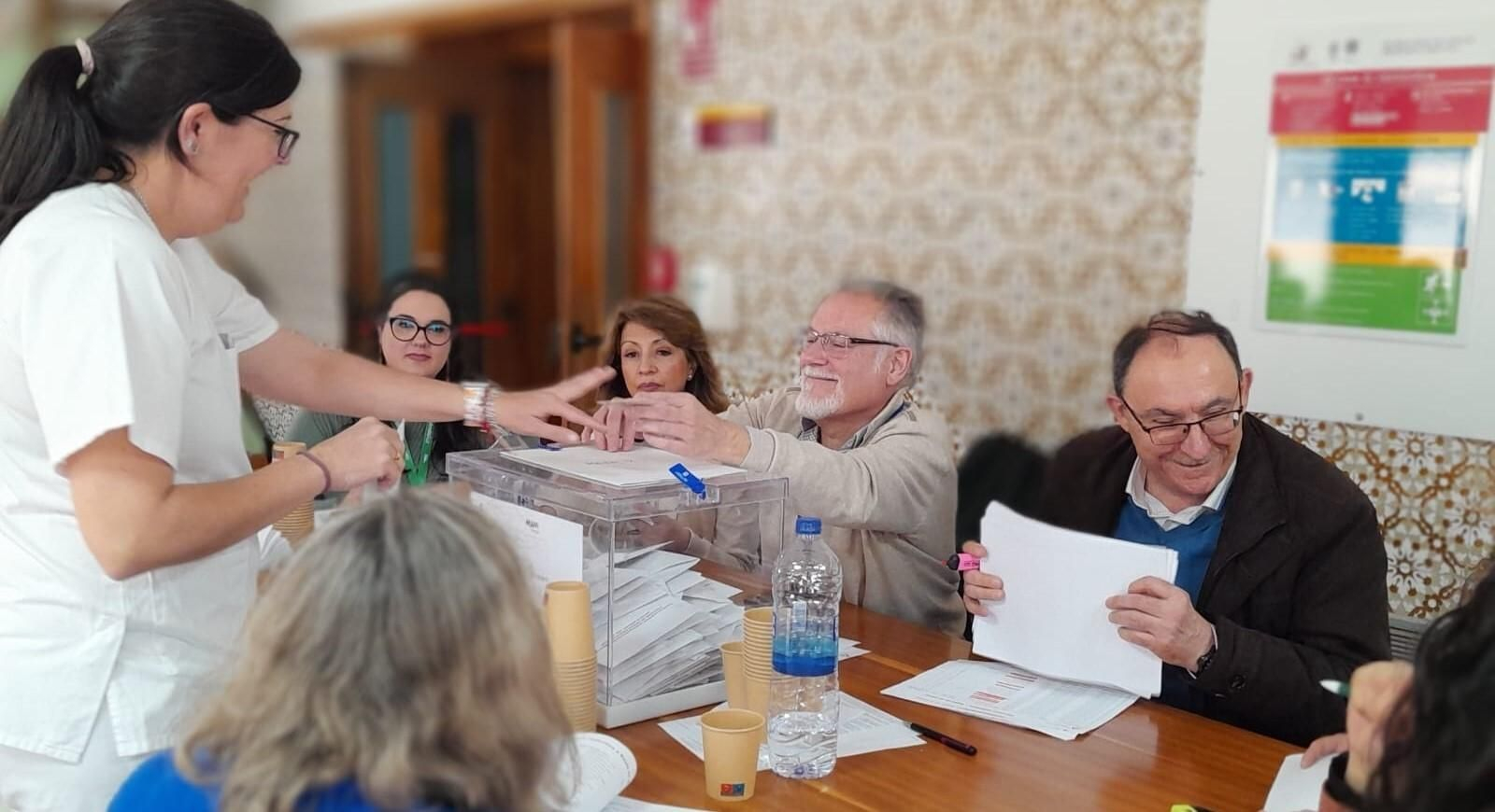 Una profesional votando este pasado miércoles.