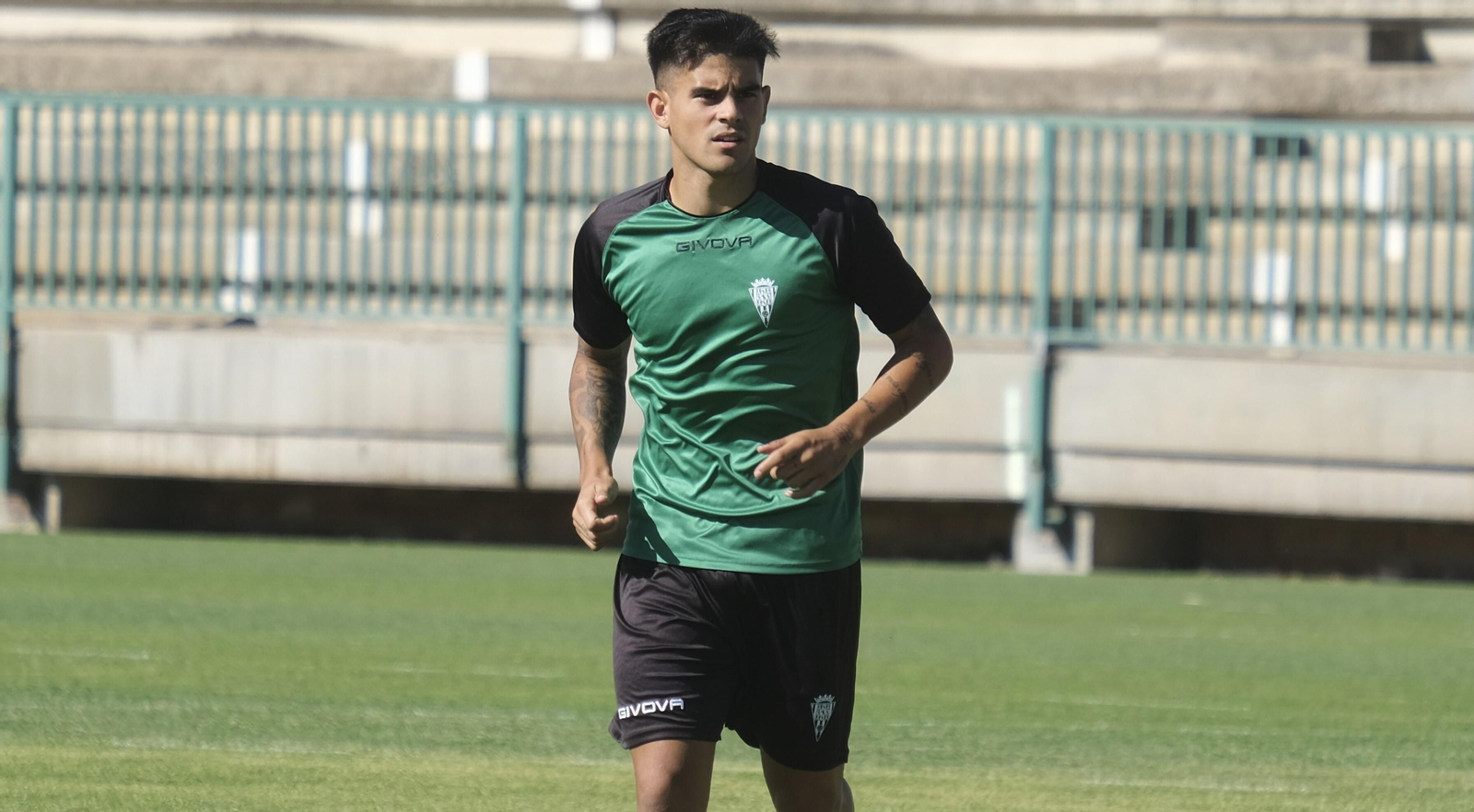 Kuki Zalazar, en su primer entrenamiento con el Córdoba CF.
