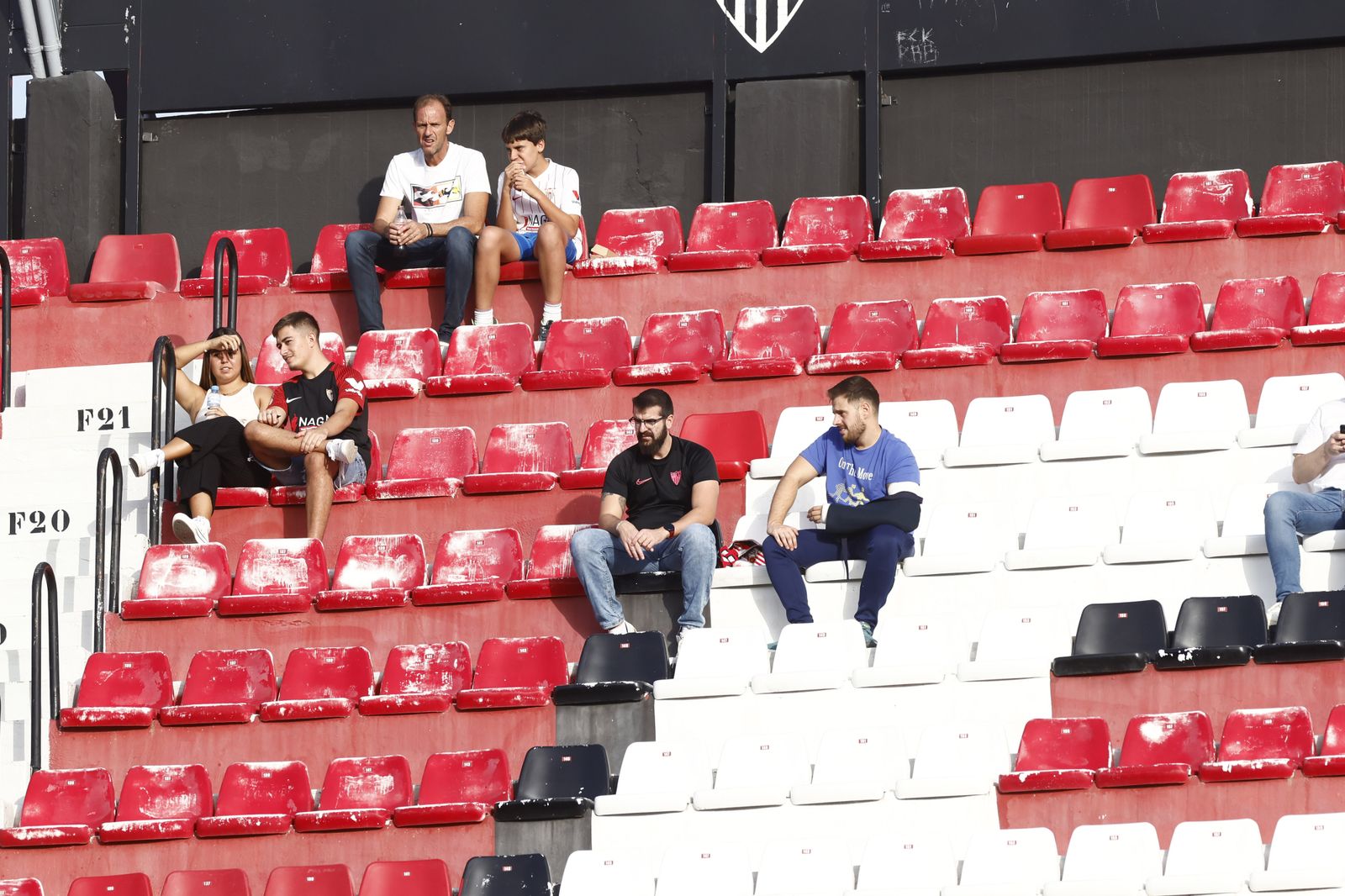 Búscate en las fotos del Sevilla-Valencia