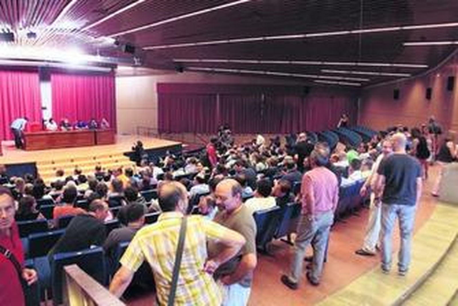 Profesores, alumnos y personal administrativo acordaron ayer las medidas a adoptar en la Facultad de Ciencias.