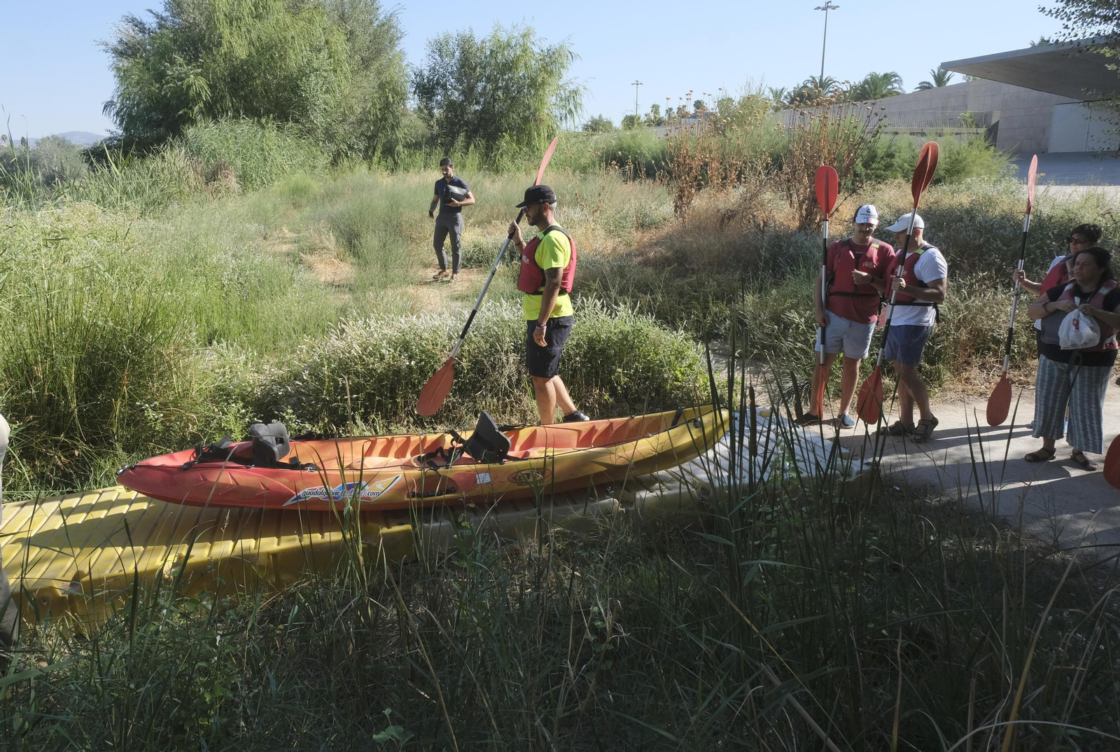 La ruta en kayak por el Guadalquivir de Córdoba se echa al agua, en imágenes