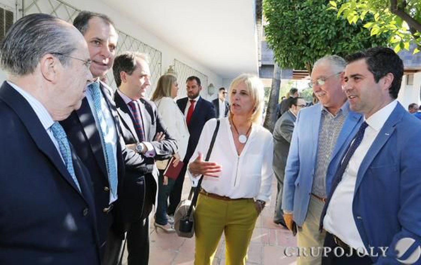 Aurelio Romero, Juan Guerrero Pemán, Antonio Saldaña, María José García-Pelayo, Antonio Padillo y el comisario del Cuerpo Nacional de Policía en Jerez, Carlos Serra.

Foto: Pascual · Vanesa Lobo