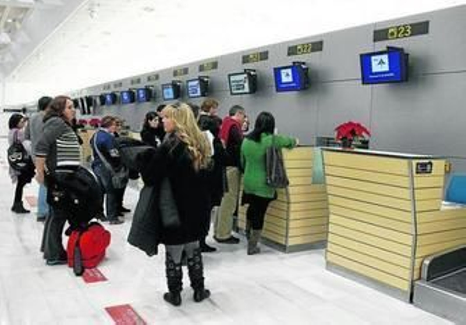 El aeropuerto de Almería incrementará su oferta y su actividad durante los próximos siete meses.