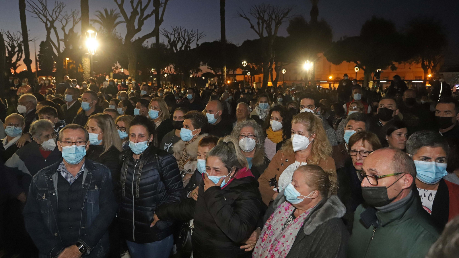 Fotos de la concentración por el asesinato de María Isabel en San Roque