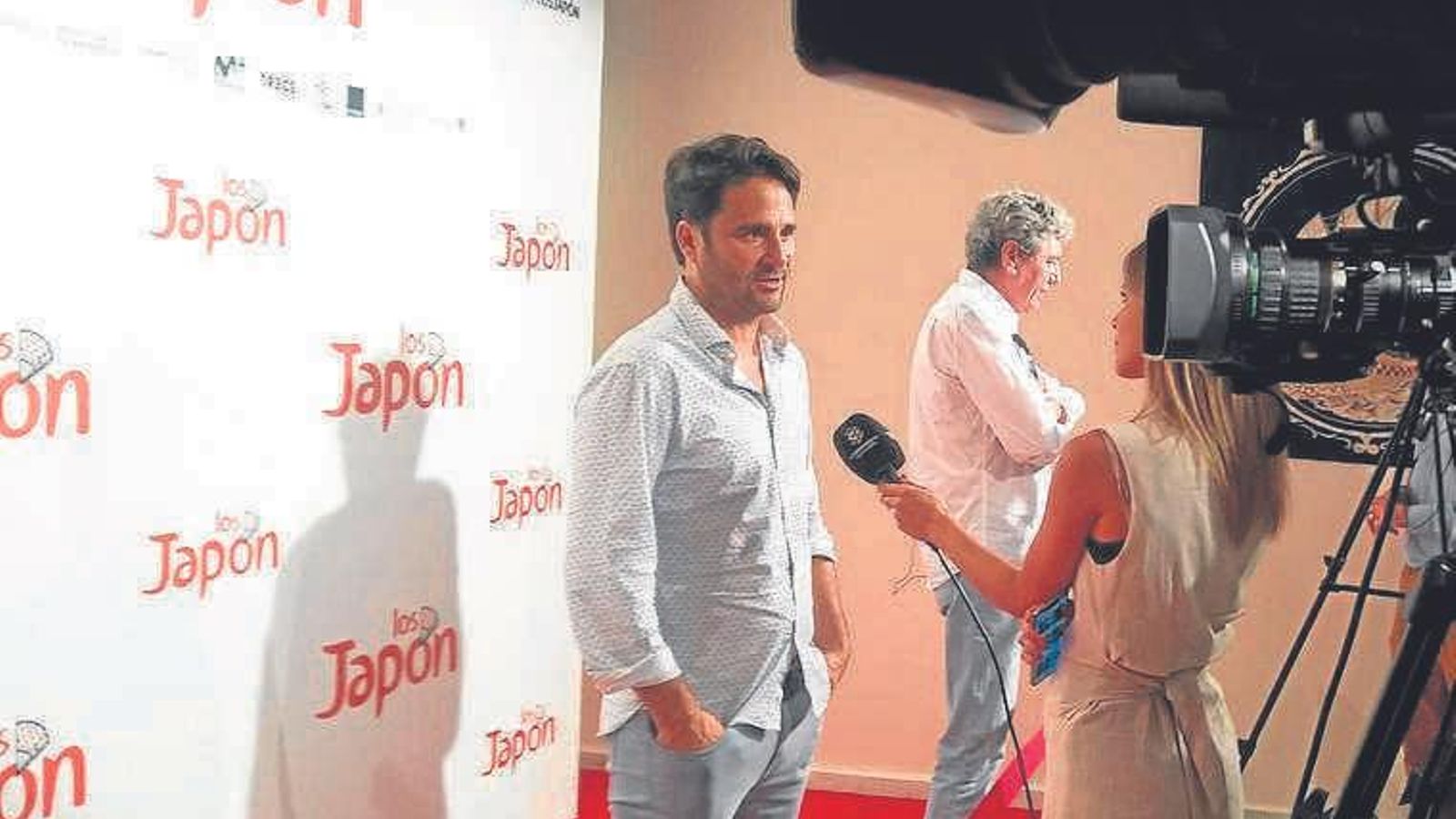 Álvaro Díaz Lorenzo atiende a los medios junto a Antonio Dechent.