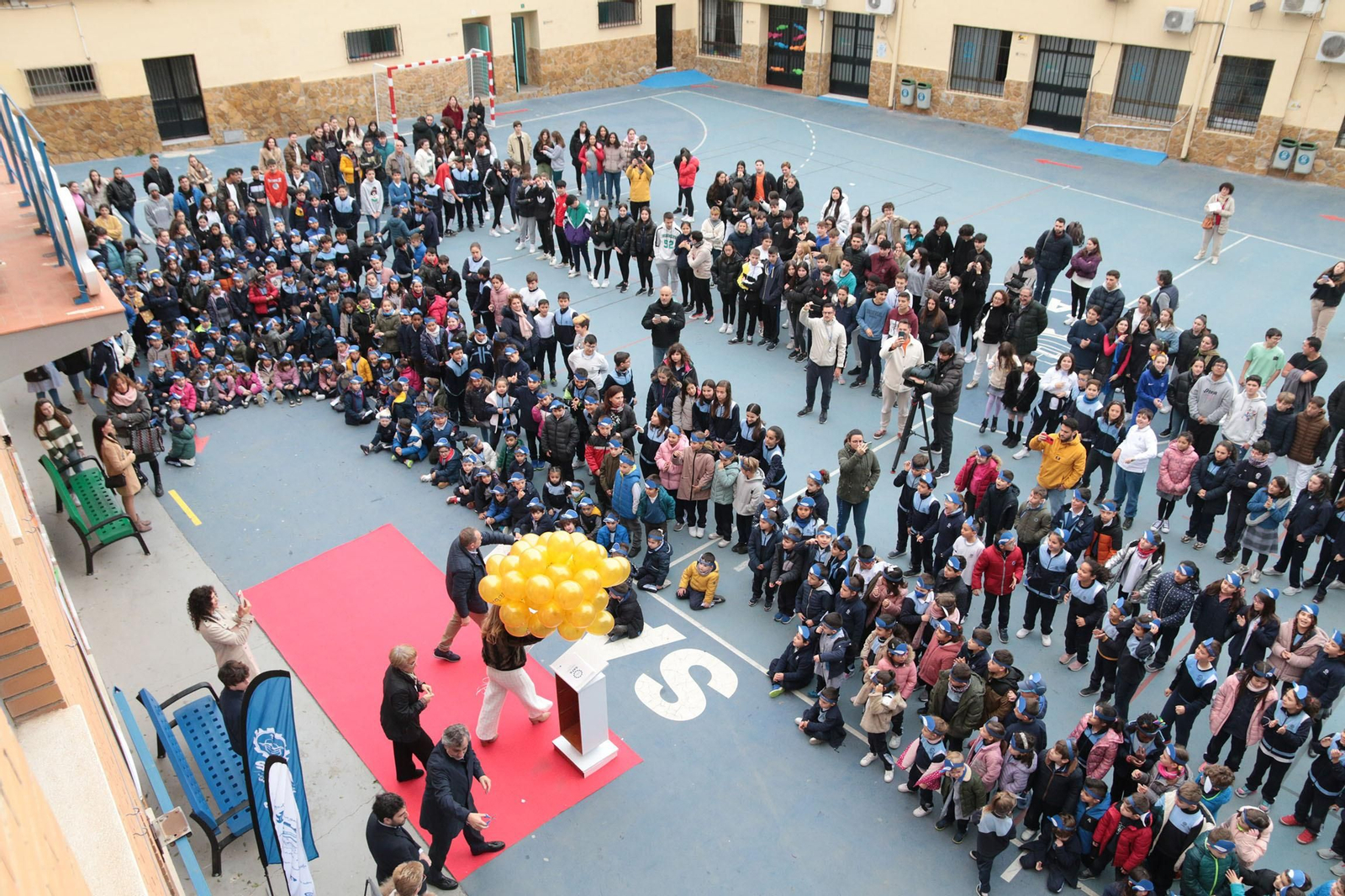 ARGAR lanza al aire globos amarillos en homenaje a los niños con cáncer