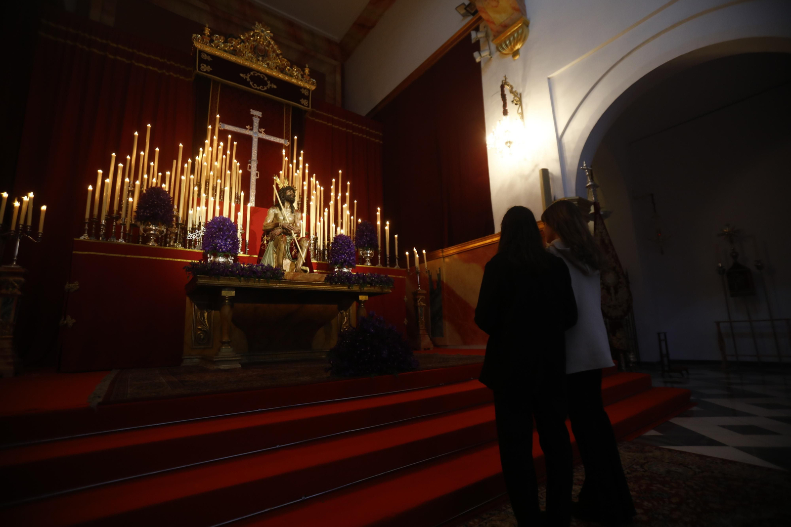 El solemne besapiés el Señor de la Coronación de Espinas, en imágenes