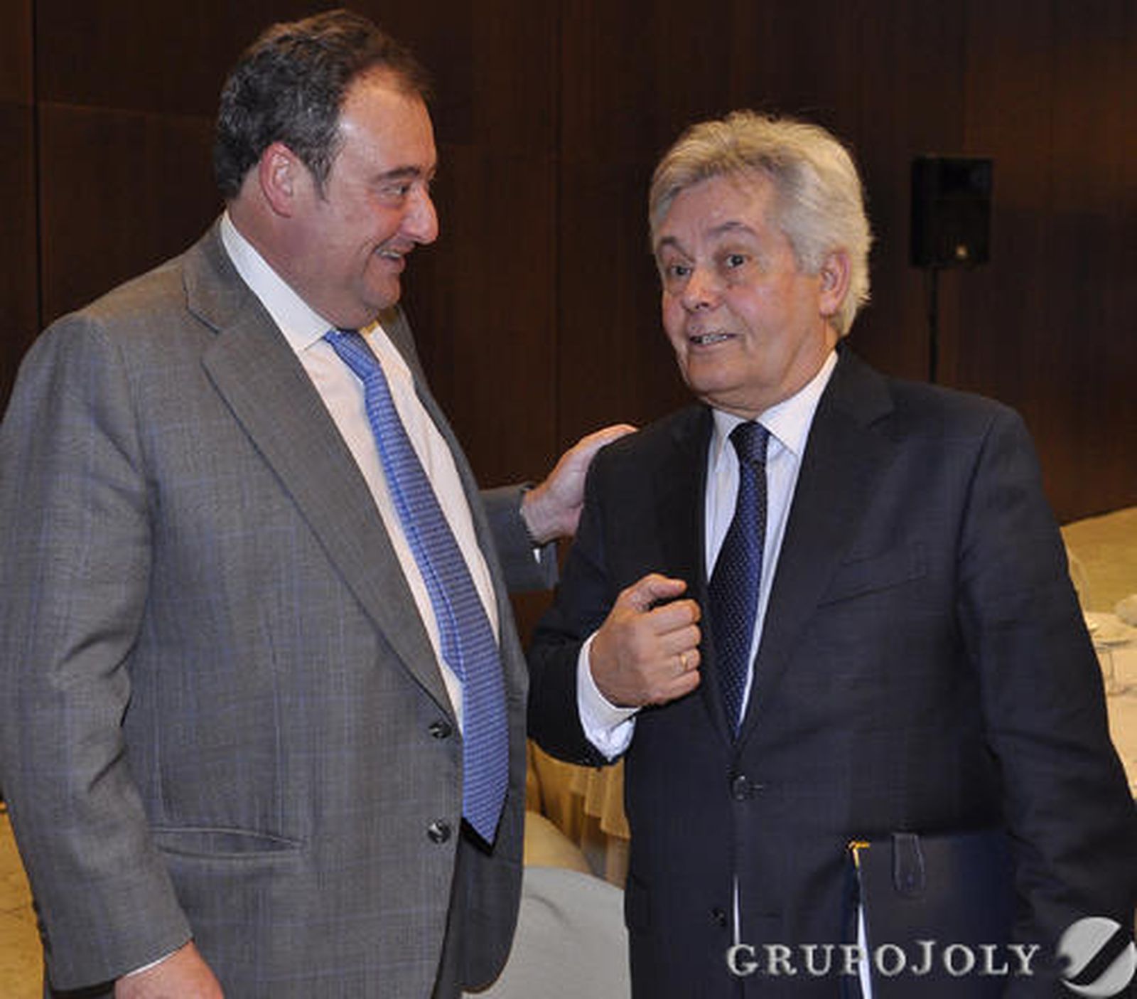 Tomás Valiente, director general del Grupo Joly, y Antonio Jara, presidente de Cajagranada.

Foto: Manuel Gómez/Juan Carlos Vázquez