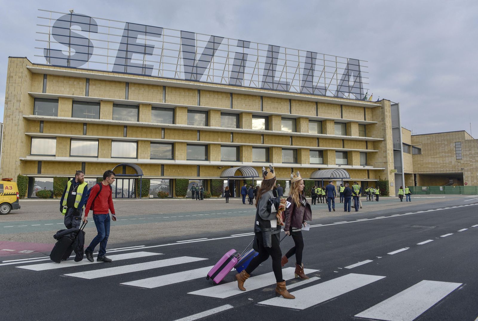 Pasajeros en el aeropuerto de Sevilla