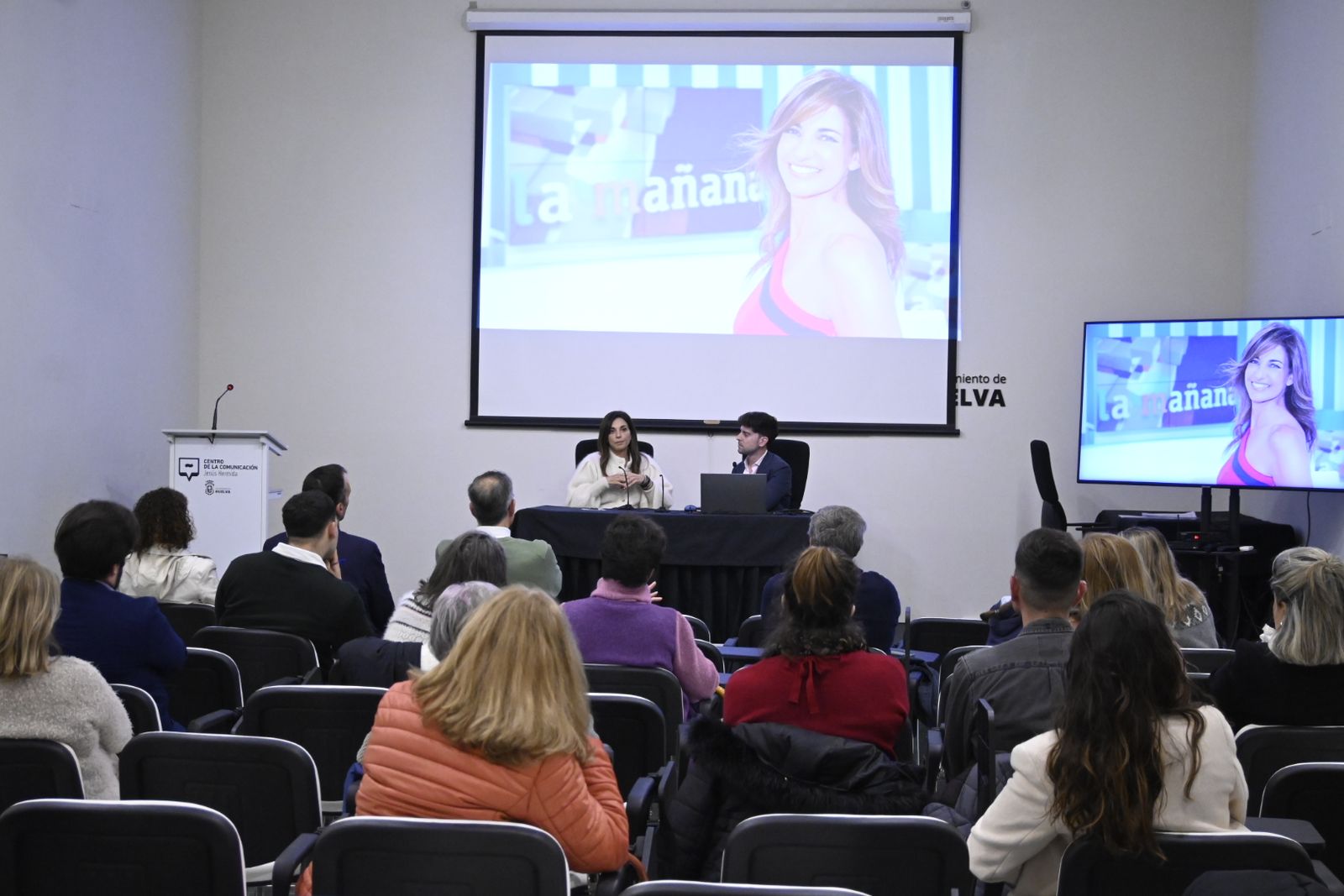 Mariló Montero imparte la charla 'una vida dedicada al periodismo' en imágenes
