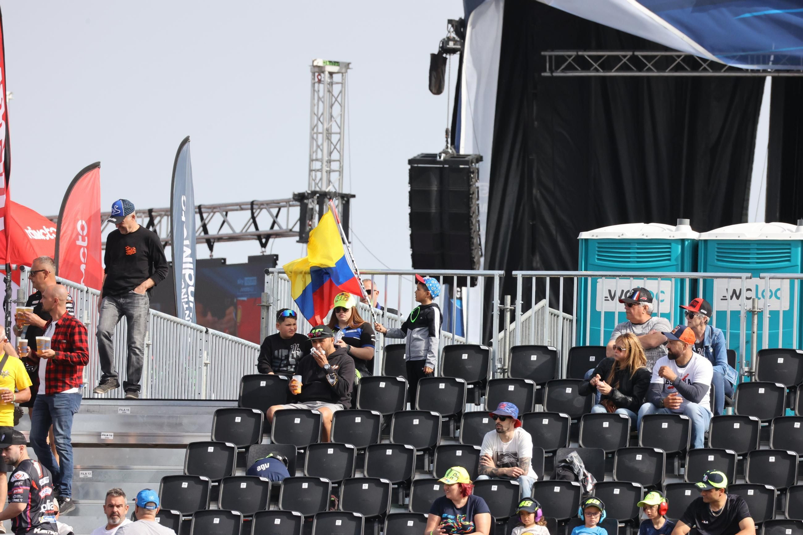 Ambiente del viernes en las gradas del Circuito de Jerez - Ángel Nieto