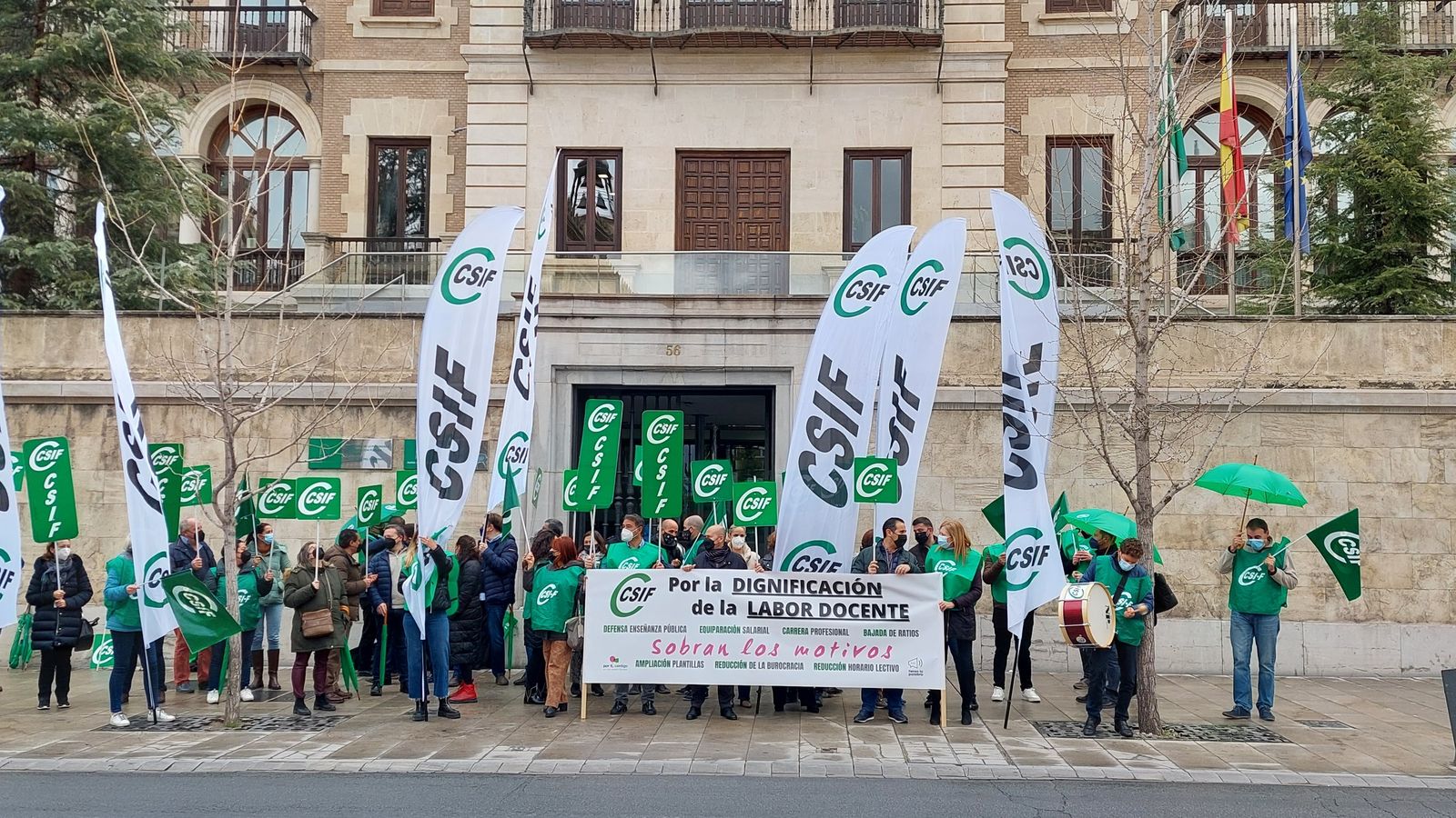 Protesta de CSIF, esta mañana, a las puertas de la Delegación de Educación.
